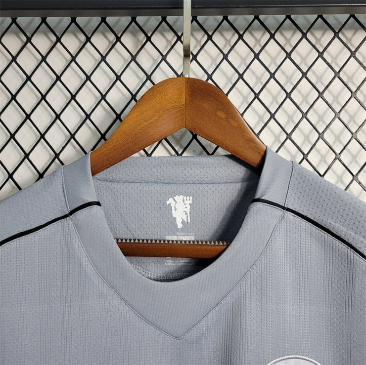 MNU gray goalkeeper Retro HOme shirts-