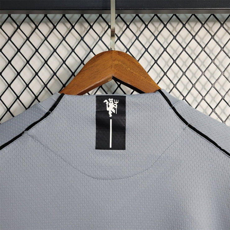 MNU gray goalkeeper Retro HOme shirts-